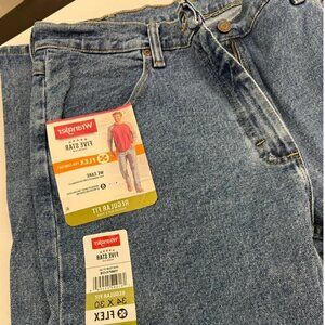 Wrangler Relaxed Fit Flex Waistband Jeans (Men's)